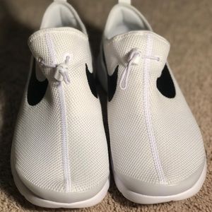 Nike Aptare Size 6 Brand New!